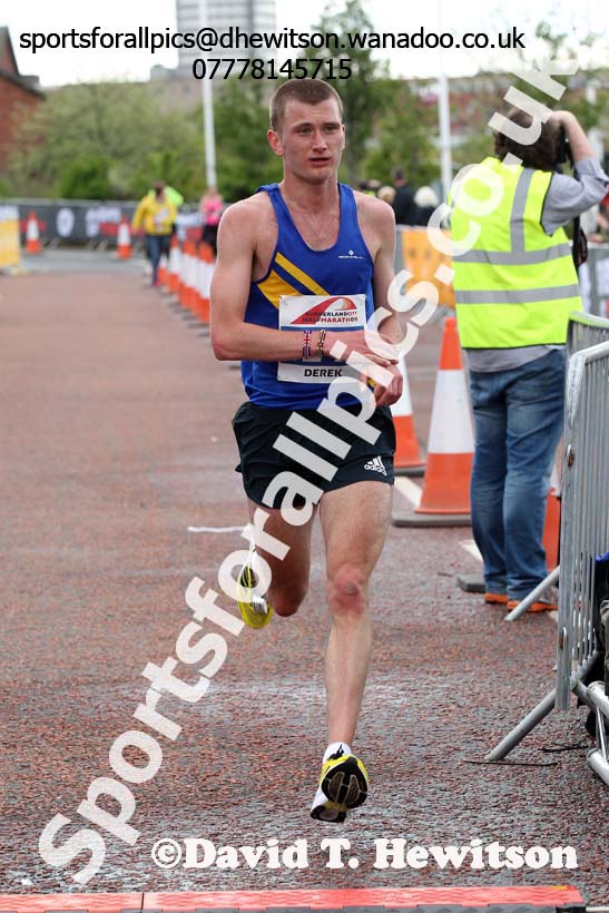 Derek Hawkins (Leeds) 2nd in the Sunderand City Half Marathon. Photo: David T. Hewitson/Sports for All Pics
